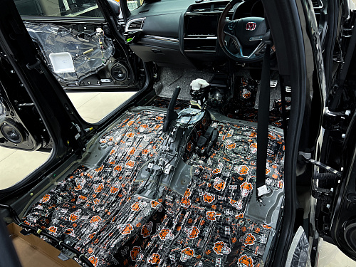 Виброизоляция пола Хонда Фит