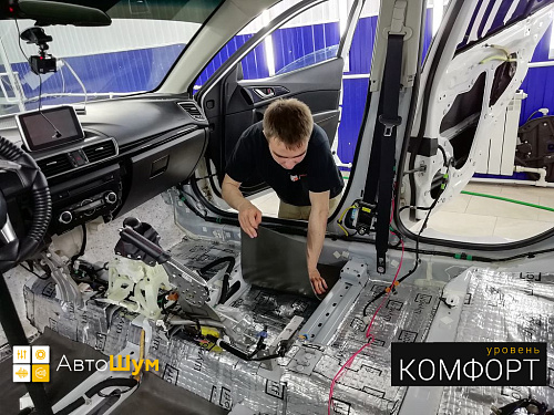 Клеим Шумофф Practik Base 4 на пол Мазды 3