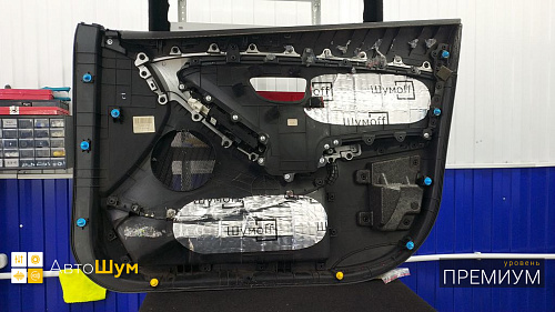 Оклеиваем виброизоляцией дверную обшивку Хендай Ай 30