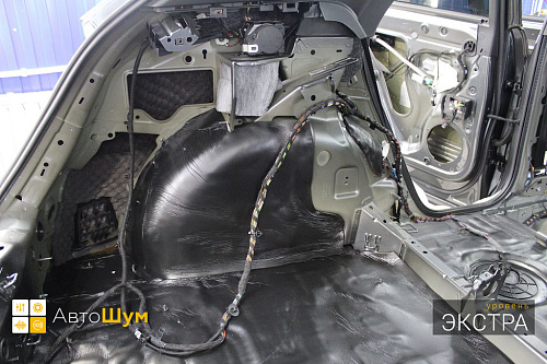 Шумоизоляция арок Ауди Ку3