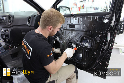 Клеим Шумофф М2 внутрь двери Лада ИКС РЕЙ