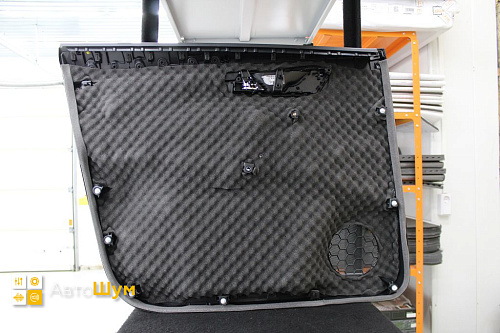 Шумоизоляция дверной обшивки Шкода Карок