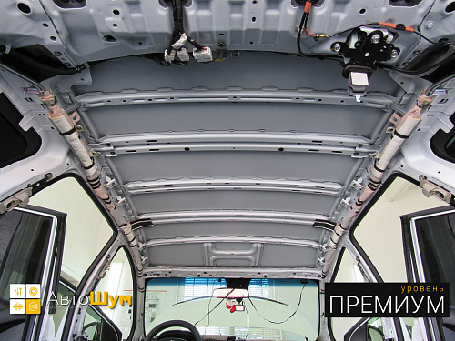 Штатная шумоизоляция крыши Ниссан Мурано.