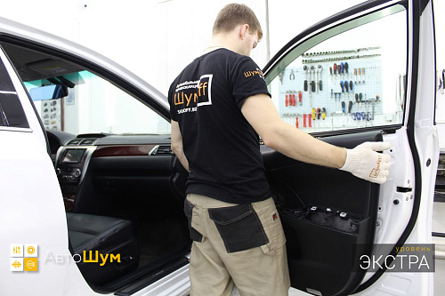 Снимаем дверные обшивки Тойоты Камри 55