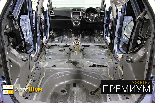 Штатная шумоизоляция багажника Тойоты Рактис.