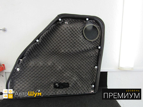 Шумоизоляция дверной обшивки Ниссан Мурано.