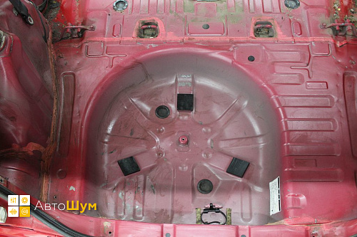 Разбираем багажник Тойота Функарго