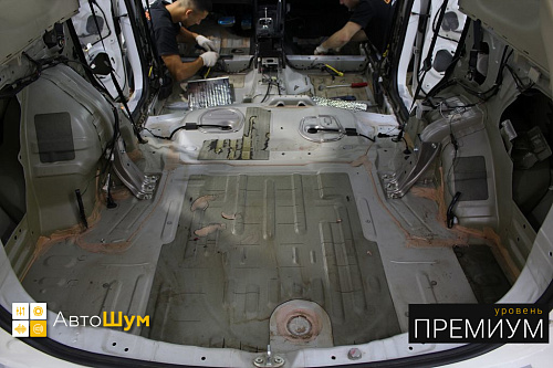 Штатная шумоизоляция багажника Митсубиси Аутледер