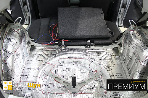 Виброизоляция багажника Фольксваген Гольф.