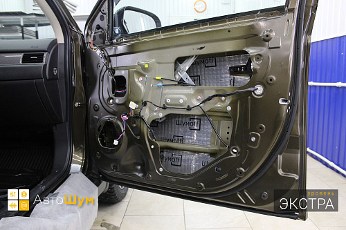 Виброизоляция дверей Митсубиси Аутледер