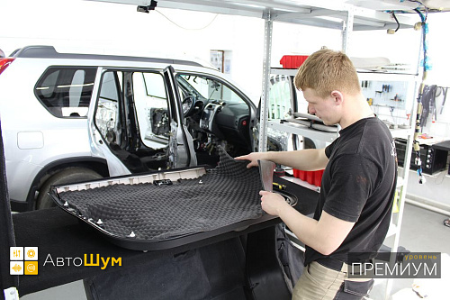 Оклеиваем шумопоглотителем обшивку двери Ниссан Х-Трейл Т31