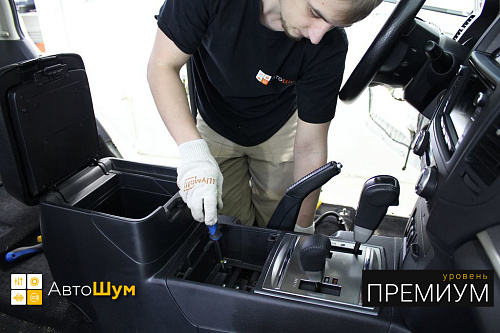 Разбираем салон Митсубиси Паджеро