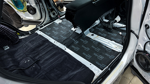 Шумоизоляция пола Лексус НХ