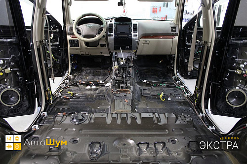 Штатная шумоизоляция пола Тойоты Ленд Крузер Прадо 120