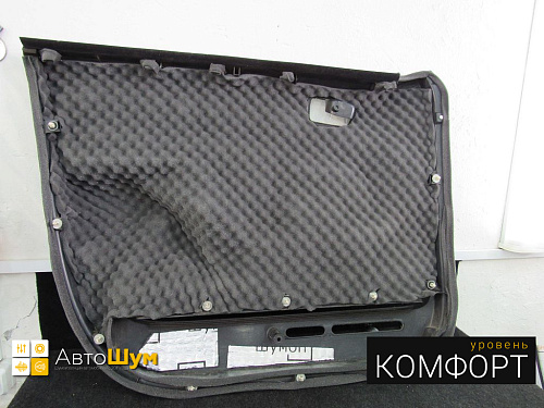 Шумоизоляция дверной обшивки Тойоты Пробокс.