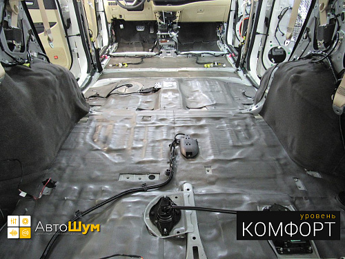 Шумоизоляция багажника Тойоты Хайлендер.