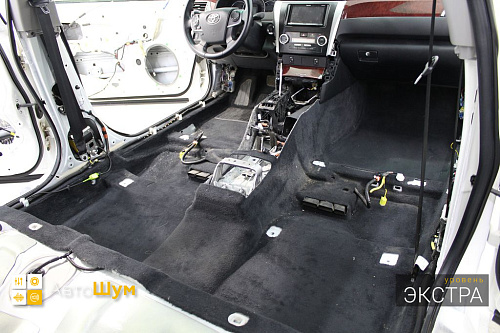 Пылесосим ковер Тойоты Камри 55