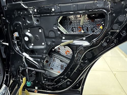 Виброизоляция дверей Инфинити ФХ35