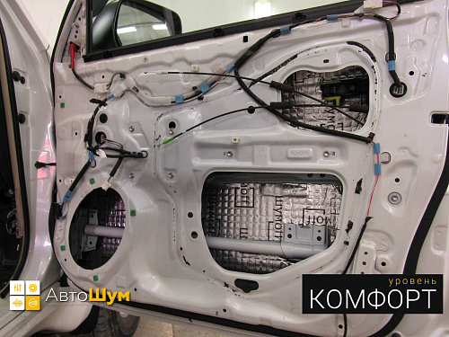 Виброизоляция дверей прадо Шумофф М2