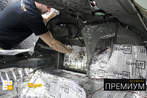 Клеим виброизоляцию в багажник Ниссан Теана