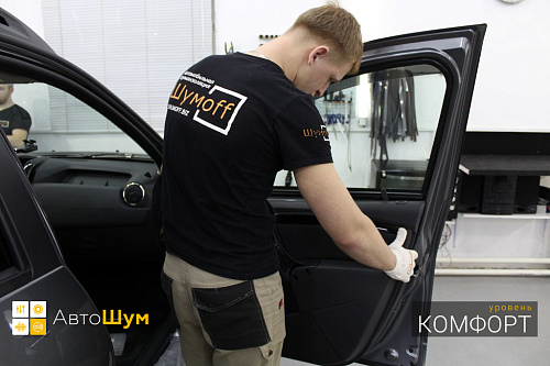 Снимаем дверную обшивку Рено Дастер.