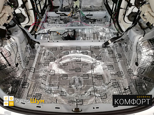 Виброизоляция багажника Мазды 3