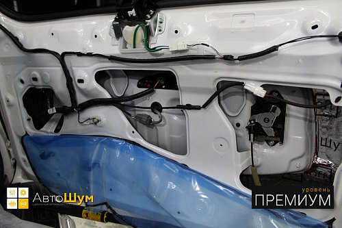 Виброизоляция пятой двери Тойоты Ленд Крузер Прадо 150.