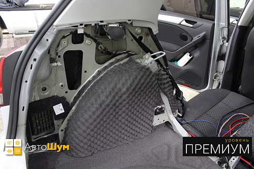 Клеим Шумофф Absorber А15 на арки и крылья Фольксваген Гольф.