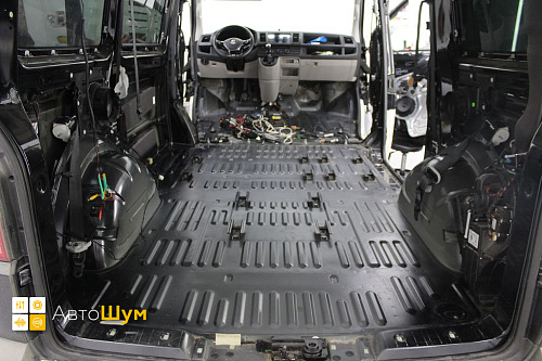 Штатная шумоизоляция багажника Volkswagen Caravelle