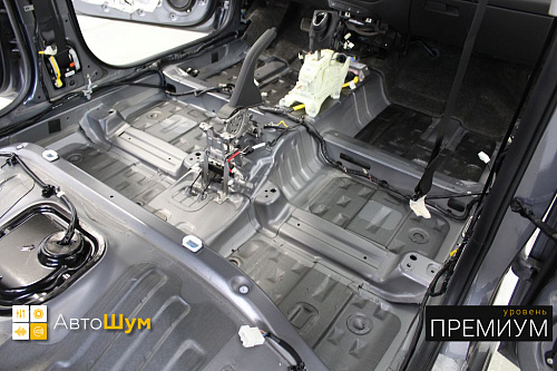 Штатная шумоизоляция на полу Хендай Солярис.