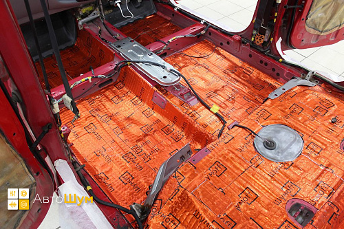 Клеим Шумофф М3 на пол Тойота Функарго