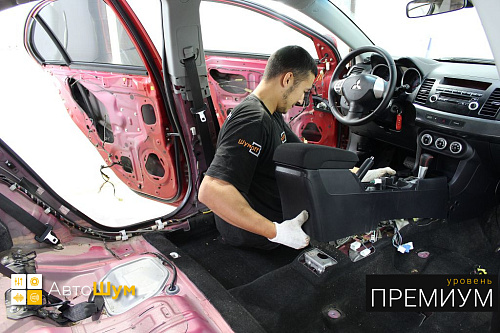 Разбираем салон Митсубиси Лансер