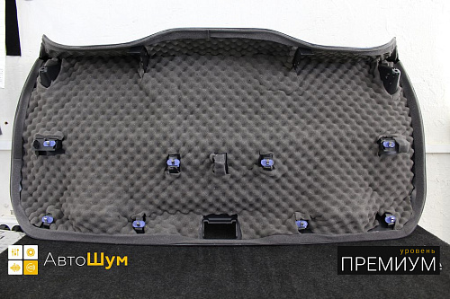 Клеим обшивку пятой двери Рено Каптюр