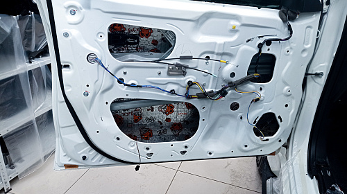 Виброизоляция двери Мицубиси Монтеро