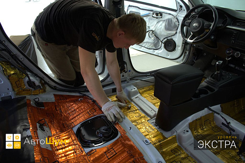 Клеим виброизоляцию на пол Киа Рио ФБ