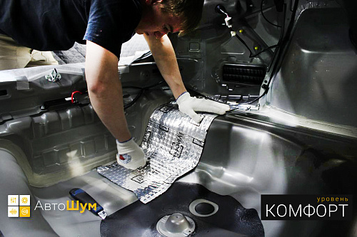 Клеим виброизоляцию в багажник Киа Рио