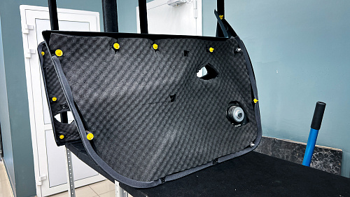 Шумоизоляция дверной обшивки Лада Гранта