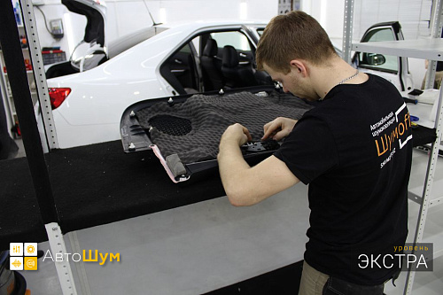 Оклеиваем шумопоглотителем обшивку двери Тойоты Камри 55