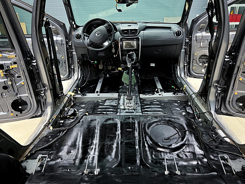 Шумопоглотитель на полу Ниссан Террано