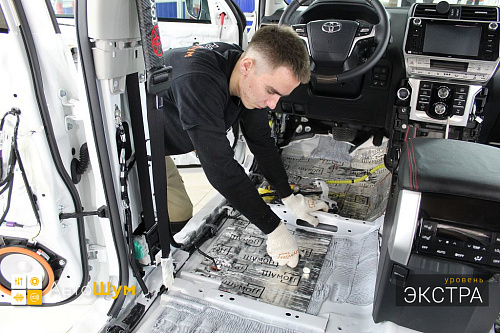 Клеим Шумофф М4 на пол Тойоты Ленд Крузер Прадо 150