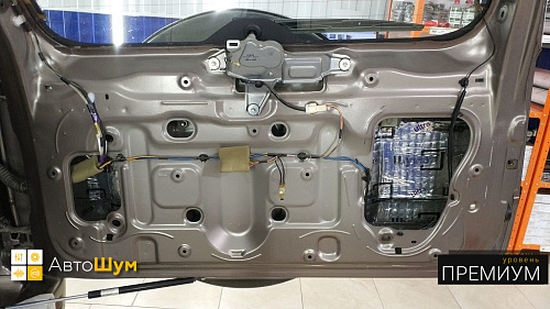 Виброизоляция крышки багажника Сузуки Гранд Витары