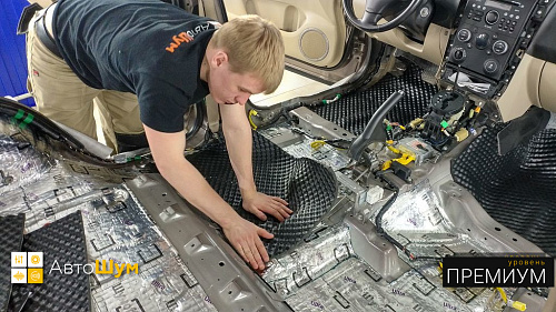 Клеим Шумофф Комфорт 6 на пол Гранд Витары.