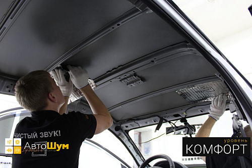 Клеим Шумофф М2 на крышу Ниссан Альмеры.