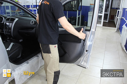 Снимаем дверные обшивки Датсун Он До