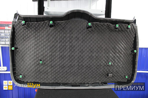 Шумоизоляция обшивки пятой двери Хонда ЦР-В 4