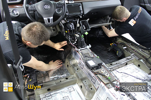 Клеим Герметон 7Л на пол Фольксваген Пассат