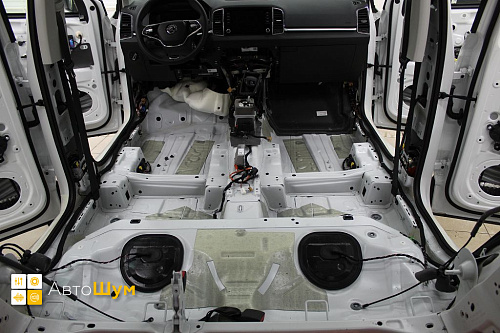 Штатная шумоизоляция пола Шкода Карок