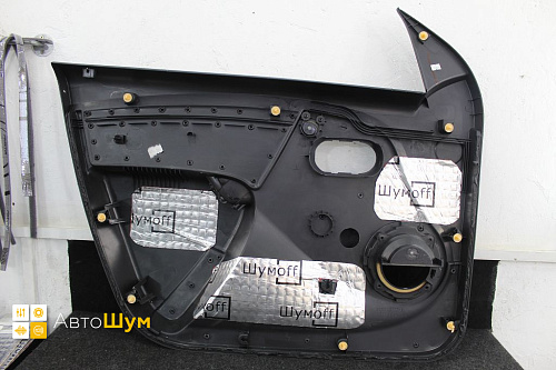 Оклеиваем виброизоляцией обшивку двери Рено Дастер