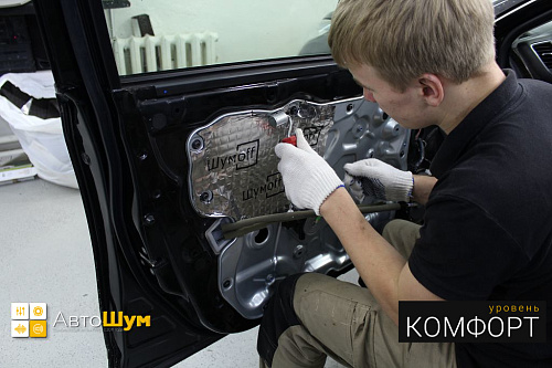 Оклейка виброизоляцией дверной щит Nissan Teana