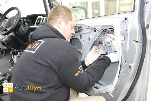 Клеим Шумофф М2 внутрь двери Хонда Стэпвэгон